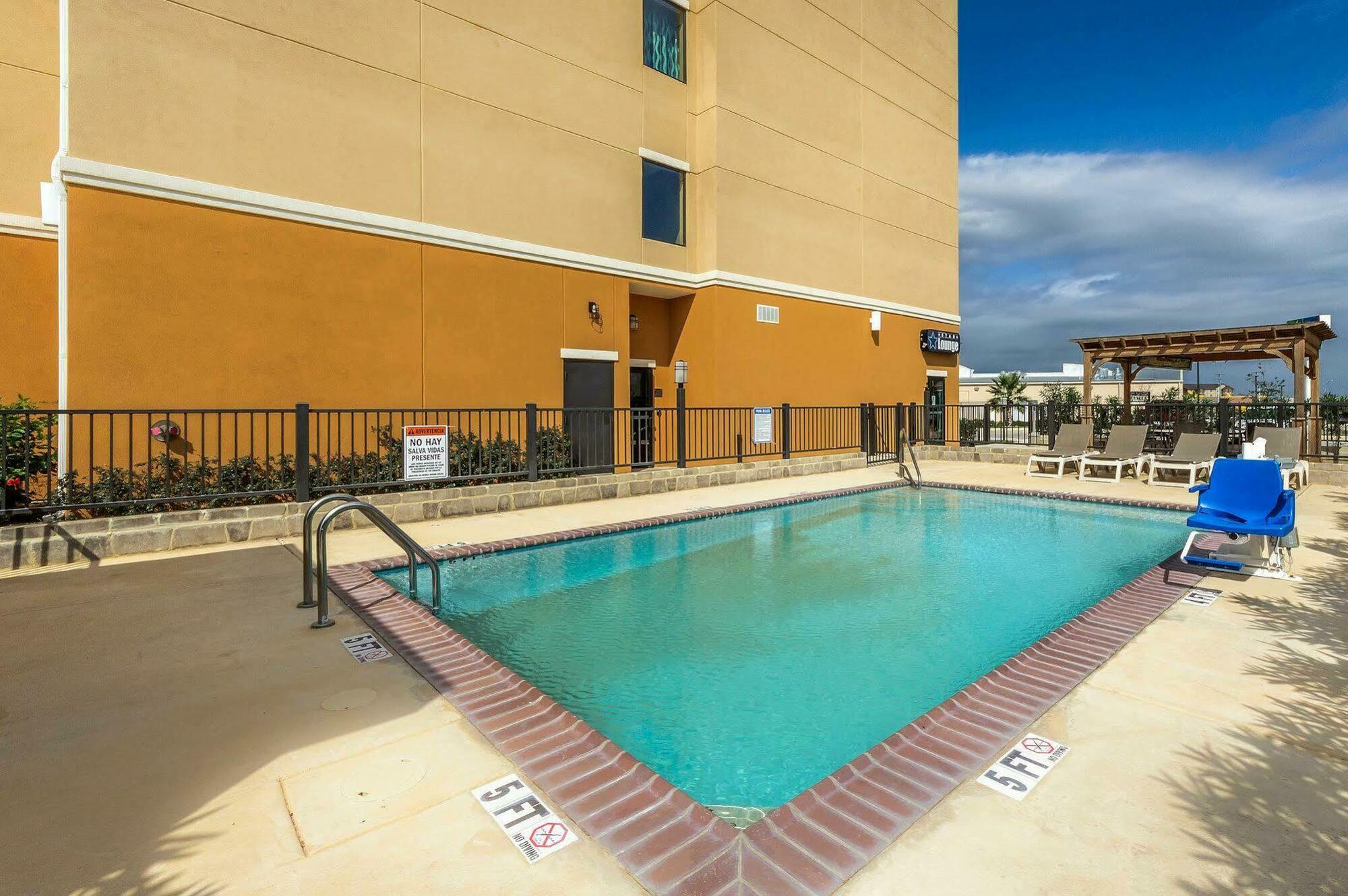 Comfort Suites Cotulla Near I-35 Dış mekan fotoğraf